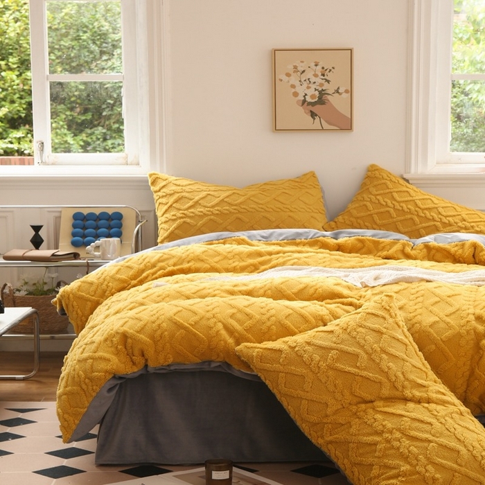 91家纺网 家纺一手货源 找家纺 啊雅家居 2026新款阳离子提花牛奶绒三件套四件套 暖提黄