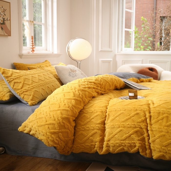 91家纺网 家纺一手货源 找家纺 啊雅家居 2026新款阳离子提花牛奶绒三件套四件套 暖提黄