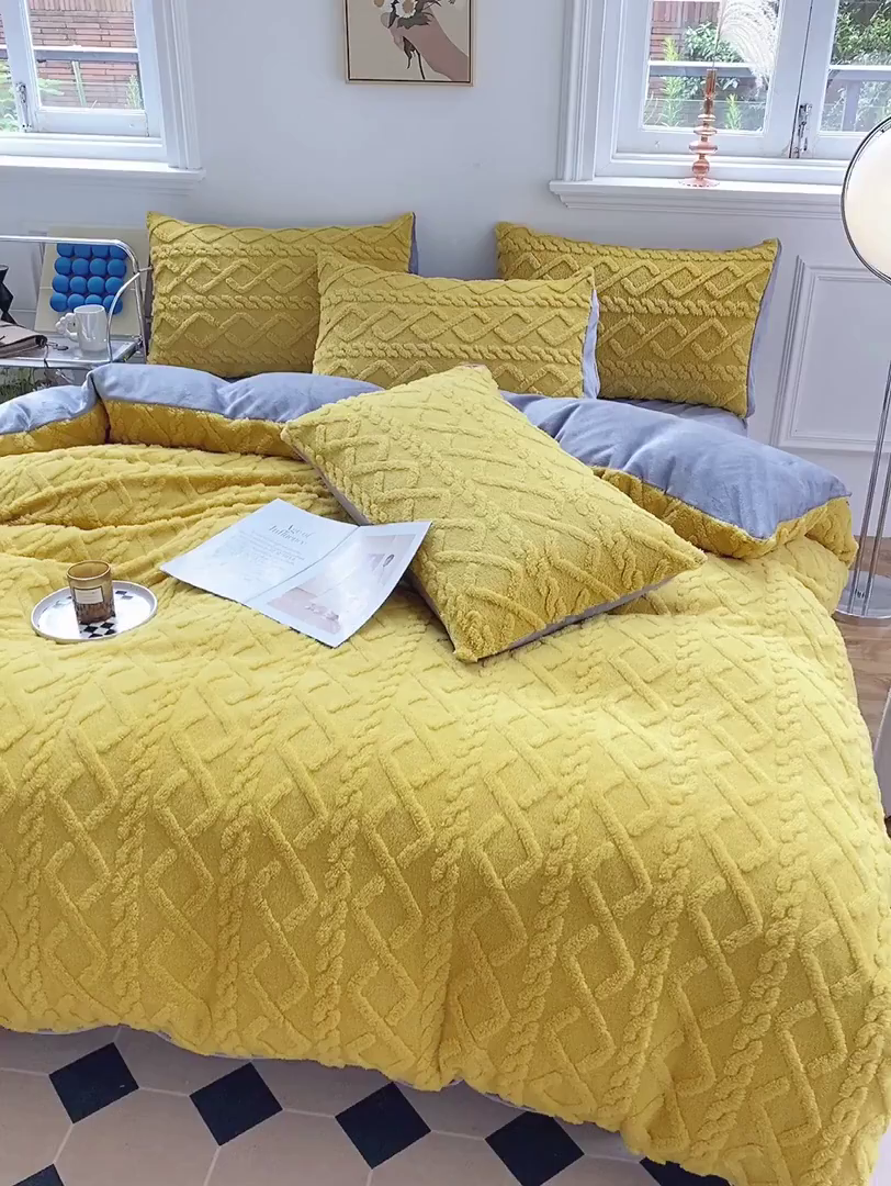 91家纺网 家纺一手货源 找家纺 啊雅家居 2026新款阳离子提花牛奶绒三件套四件套 暖提黄