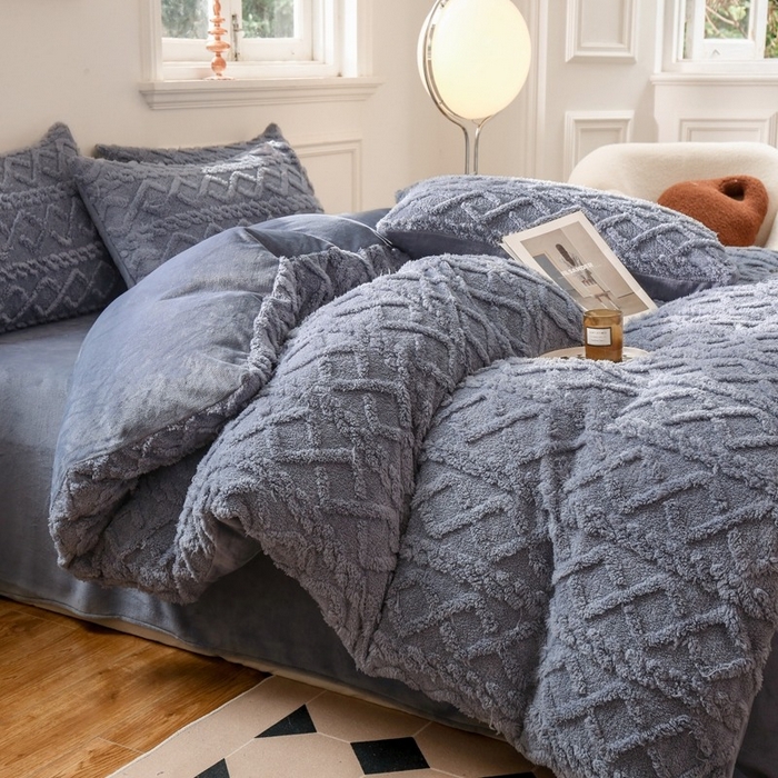 91家纺网 家纺一手货源 找家纺 啊雅家居 2026新款阳离子提花牛奶绒三件套四件套 暖提灰