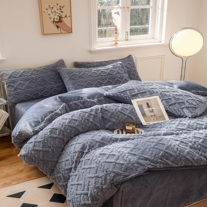 91家纺网 家纺一手货源 找家纺 啊雅家居 2026新款阳离子提花牛奶绒三件套四件套 暖提灰