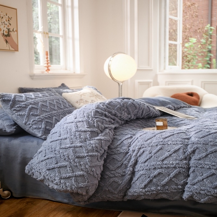 91家纺网 家纺一手货源 找家纺 啊雅家居 2026新款阳离子提花牛奶绒三件套四件套 暖提灰