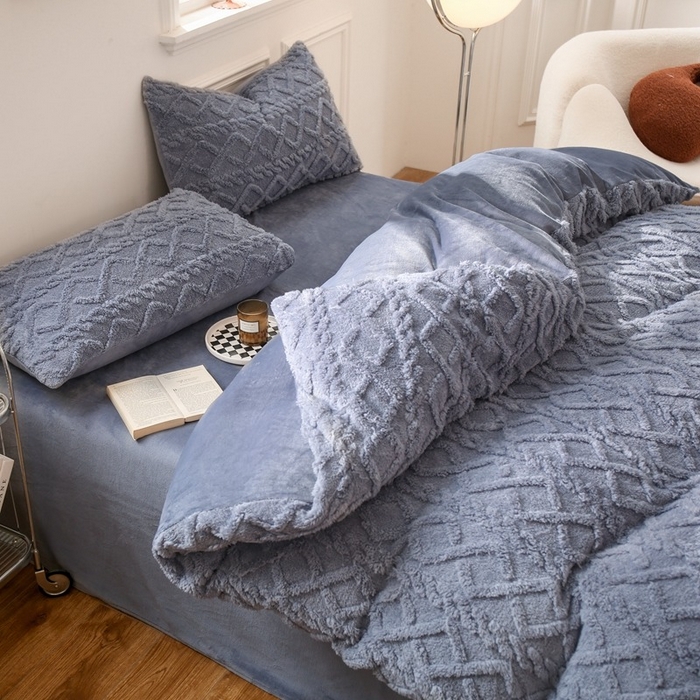 91家纺网 家纺一手货源 找家纺 啊雅家居 2026新款阳离子提花牛奶绒三件套四件套 暖提灰