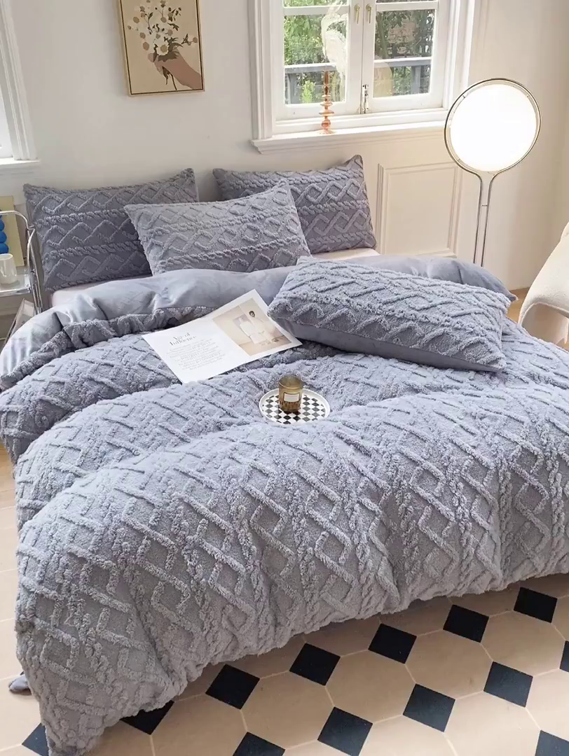 91家纺网 家纺一手货源 找家纺 啊雅家居 2026新款阳离子提花牛奶绒三件套四件套 暖提灰