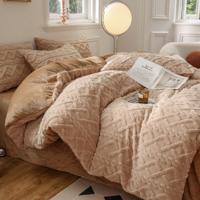 91家纺网 家纺一手货源 找家纺 啊雅家居 2026新款阳离子提花牛奶绒三件套四件套 暖提咖