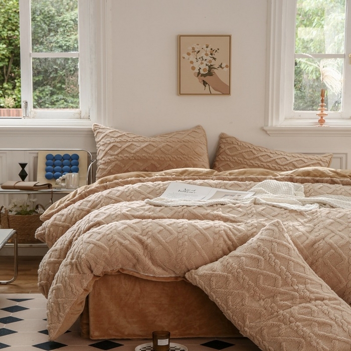 91家纺网 家纺一手货源 找家纺 啊雅家居 2026新款阳离子提花牛奶绒三件套四件套 暖提咖