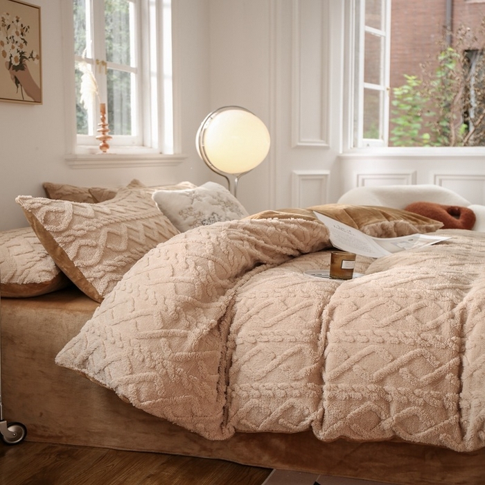 91家纺网 家纺一手货源 找家纺 啊雅家居 2026新款阳离子提花牛奶绒三件套四件套 暖提咖