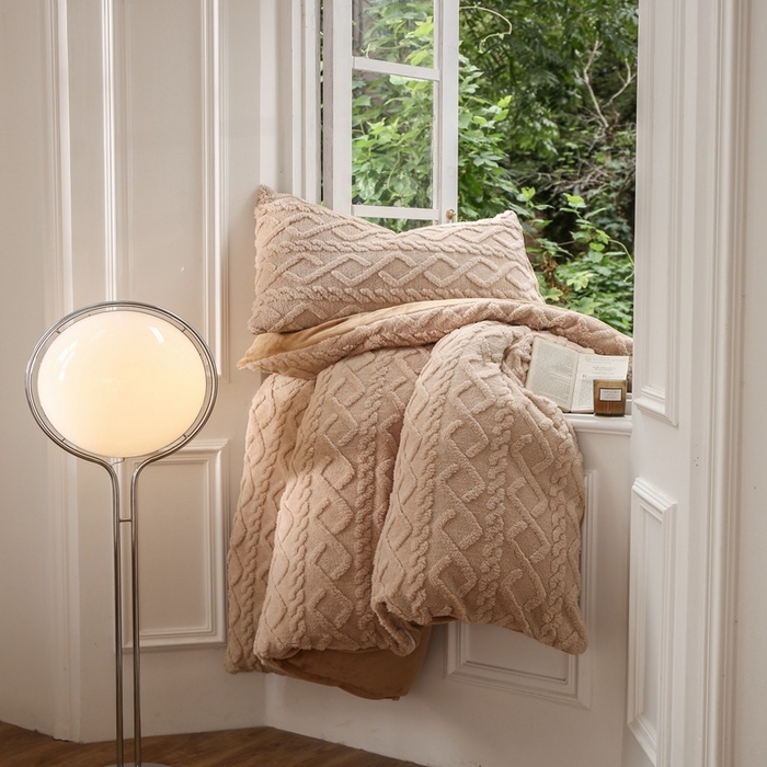 91家纺网 家纺一手货源 找家纺 啊雅家居 2026新款阳离子提花牛奶绒三件套四件套 暖提咖