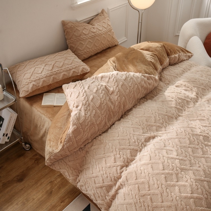 91家纺网 家纺一手货源 找家纺 啊雅家居 2026新款阳离子提花牛奶绒三件套四件套 暖提咖