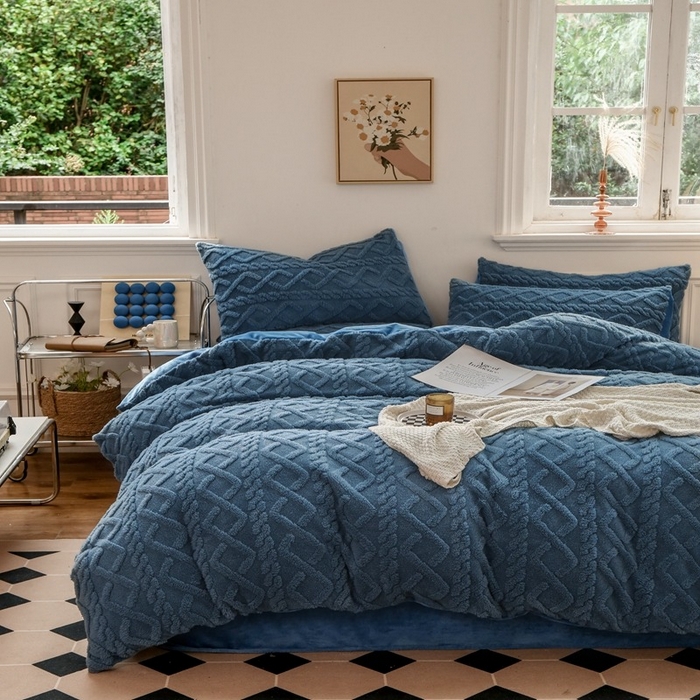 91家纺网 家纺一手货源 找家纺 啊雅家居 2026新款阳离子提花牛奶绒三件套四件套 暖提蓝