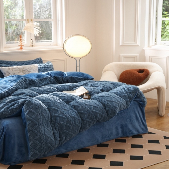 91家纺网 家纺一手货源 找家纺 啊雅家居 2026新款阳离子提花牛奶绒三件套四件套 暖提蓝