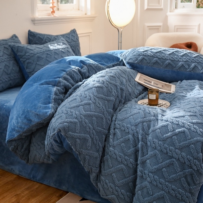 91家纺网 家纺一手货源 找家纺 啊雅家居 2026新款阳离子提花牛奶绒三件套四件套 暖提蓝