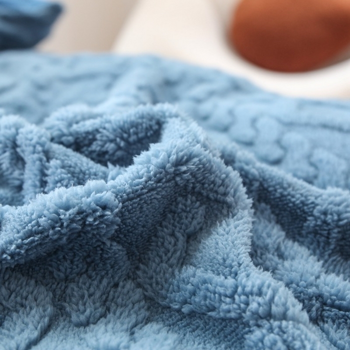 91家纺网 家纺一手货源 找家纺 啊雅家居 2026新款阳离子提花牛奶绒三件套四件套 暖提蓝