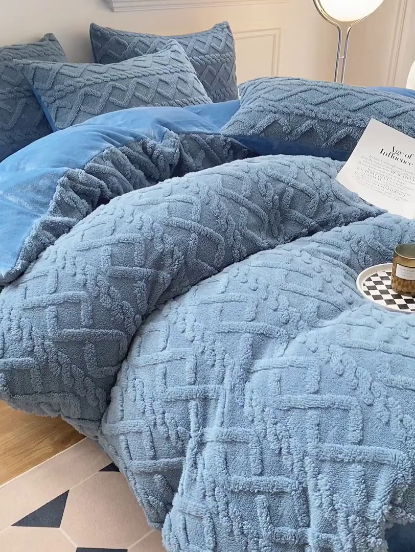 91家纺网 家纺一手货源 找家纺 啊雅家居 2026新款阳离子提花牛奶绒三件套四件套 暖提蓝