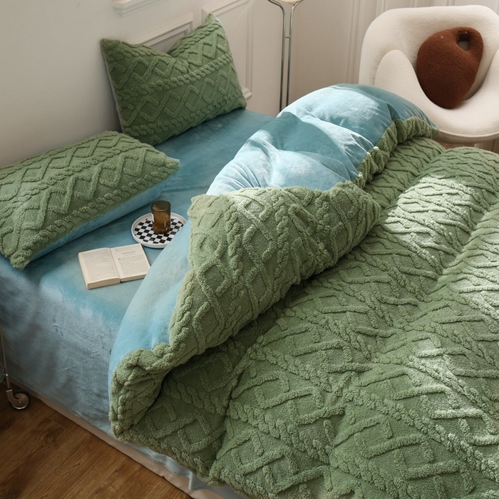 91家纺网 家纺一手货源 找家纺 啊雅家居 2026新款阳离子提花牛奶绒三件套四件套 暖提绿