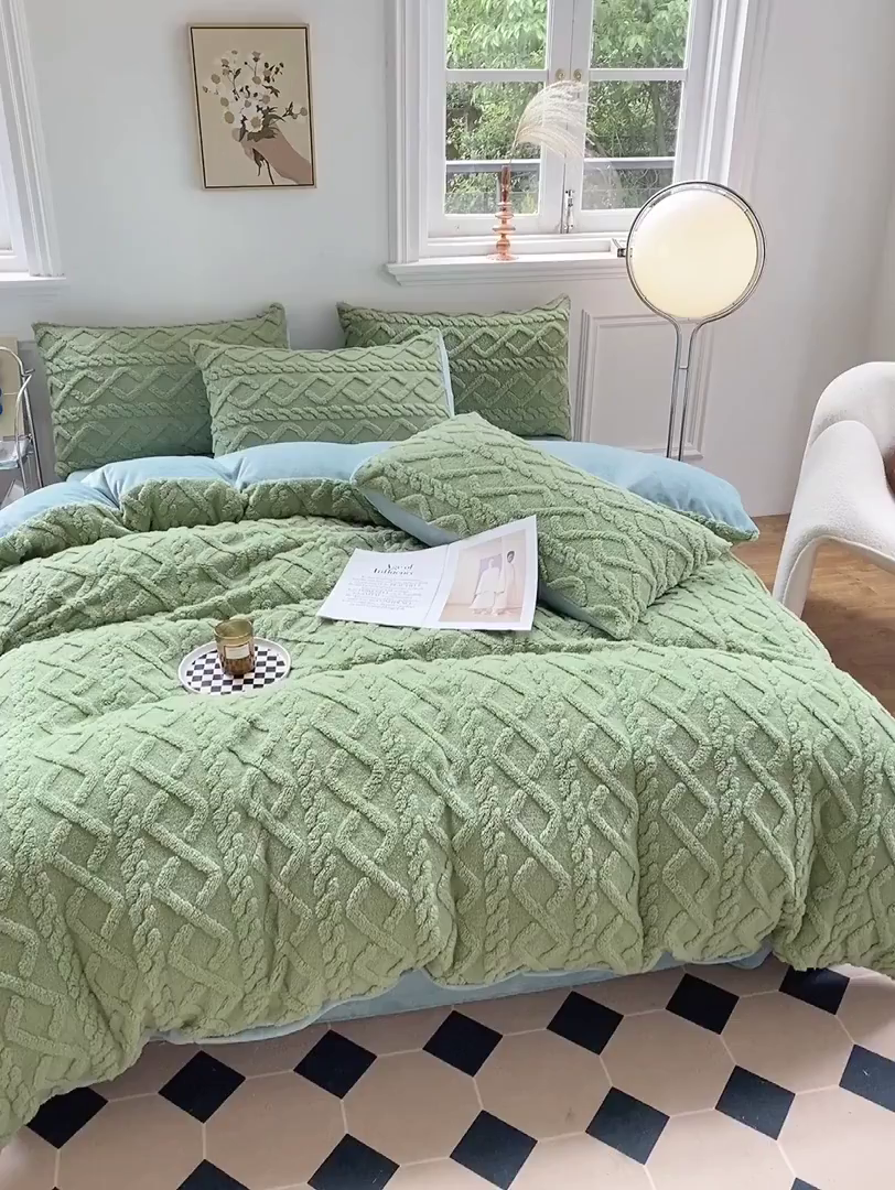 91家纺网 家纺一手货源 找家纺 啊雅家居 2026新款阳离子提花牛奶绒三件套四件套 暖提绿