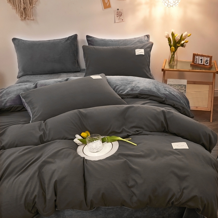 91家纺网 家纺一手货源 找家纺 啊雅家居 2026新款水洗棉加绒单面绒被套 深灰加牛奶绒