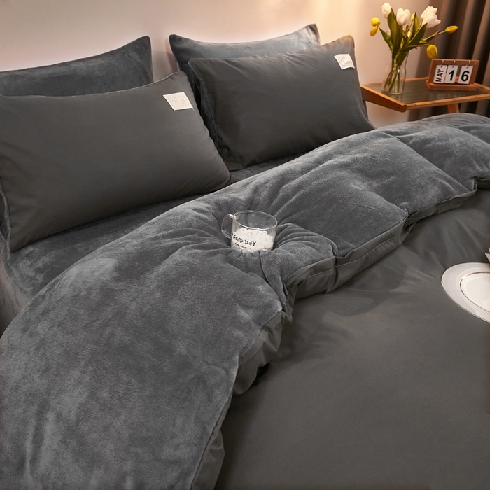 91家纺网 家纺一手货源 找家纺 啊雅家居 2026新款水洗棉加绒单面绒被套 深灰加牛奶绒