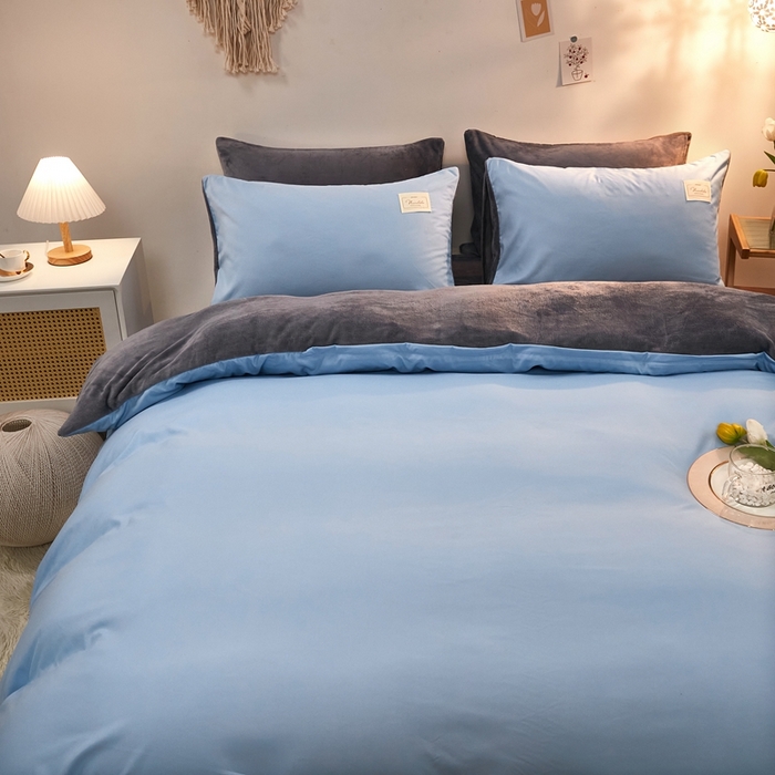 91家纺网 家纺一手货源 找家纺 啊雅家居 2026新款水洗棉加绒单面绒被套 天空兰加牛奶绒