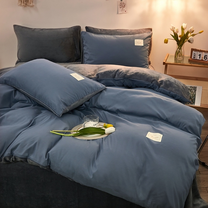 91家纺网 家纺一手货源 找家纺 啊雅家居 2026新款水洗棉加绒单面绒被套 浅蓝灰加牛奶绒