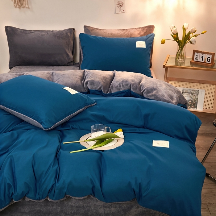 91家纺网 家纺一手货源 找家纺 啊雅家居 2026新款水洗棉加绒单面绒被套 克莱因蓝加牛奶绒