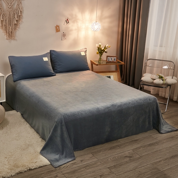 91家纺网 家纺一手货源 找家纺 啊雅家居 2026新款水洗棉加绒单面绒被套 浅蓝灰加牛奶绒