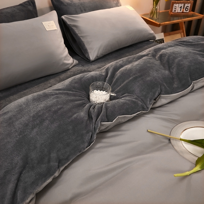 91家纺网 家纺一手货源 找家纺 啊雅家居 2026新款水洗棉加绒单面绒被套 浅灰加牛奶绒