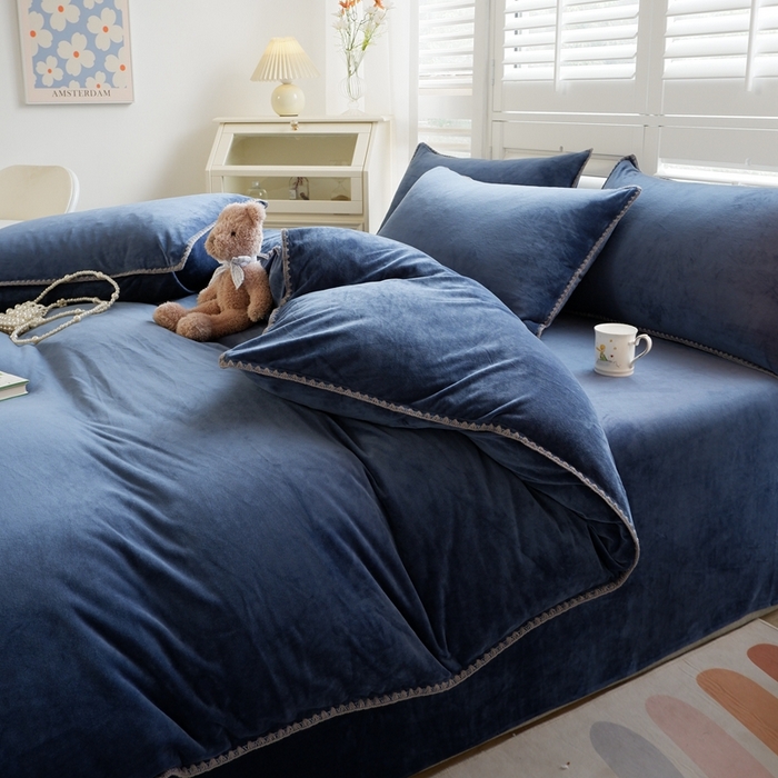 91家纺网 家纺一手货源 找家纺 啊雅家居 2026新款贝壳边宝宝绒四件套 贝壳藏青