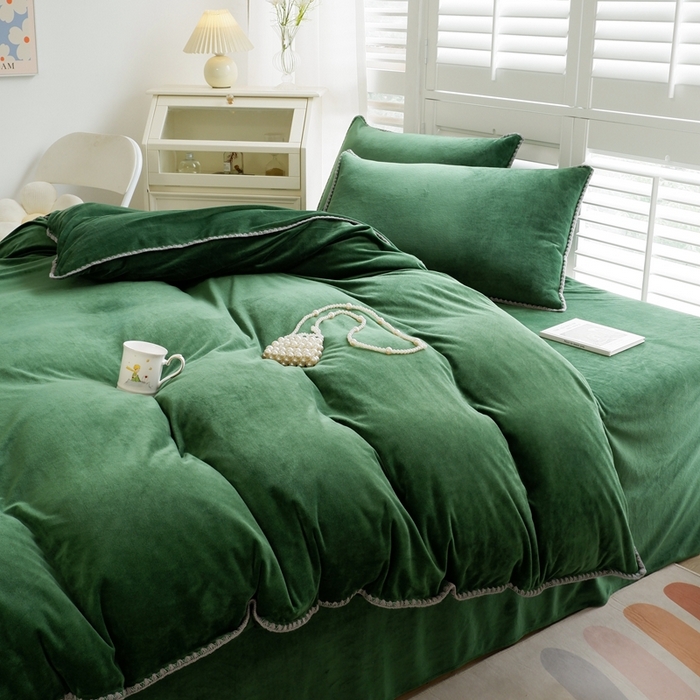 91家纺网 家纺一手货源 找家纺 啊雅家居 2026新款贝壳边宝宝绒四件套 贝壳草绿