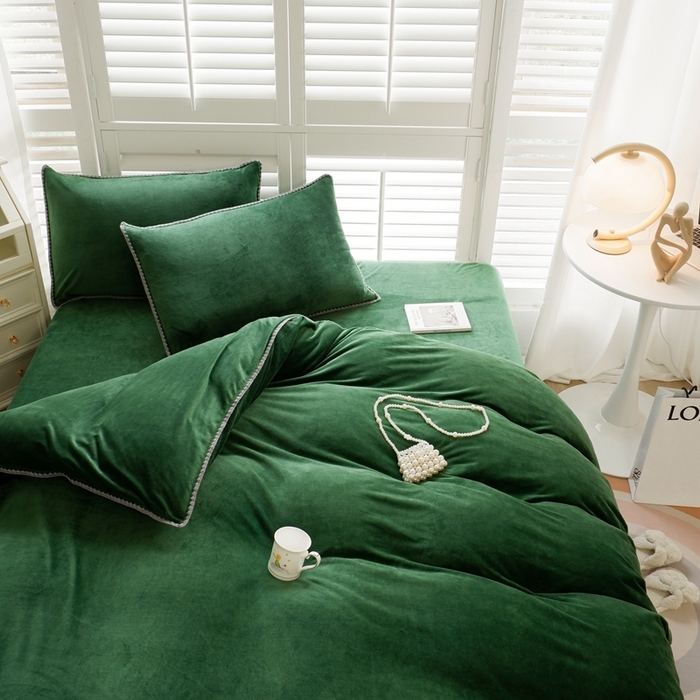 91家纺网 家纺一手货源 找家纺 啊雅家居 2026新款贝壳边宝宝绒四件套 贝壳草绿