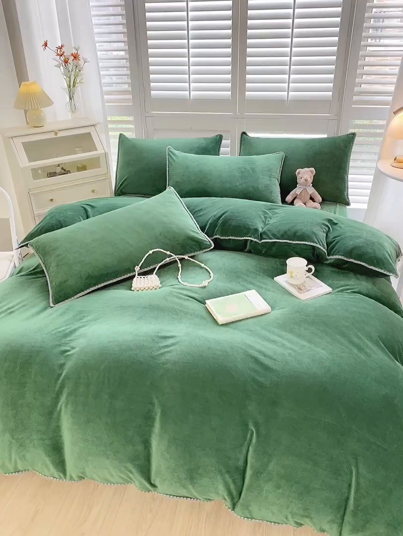 91家纺网 家纺一手货源 找家纺 啊雅家居 2026新款贝壳边宝宝绒四件套 贝壳草绿