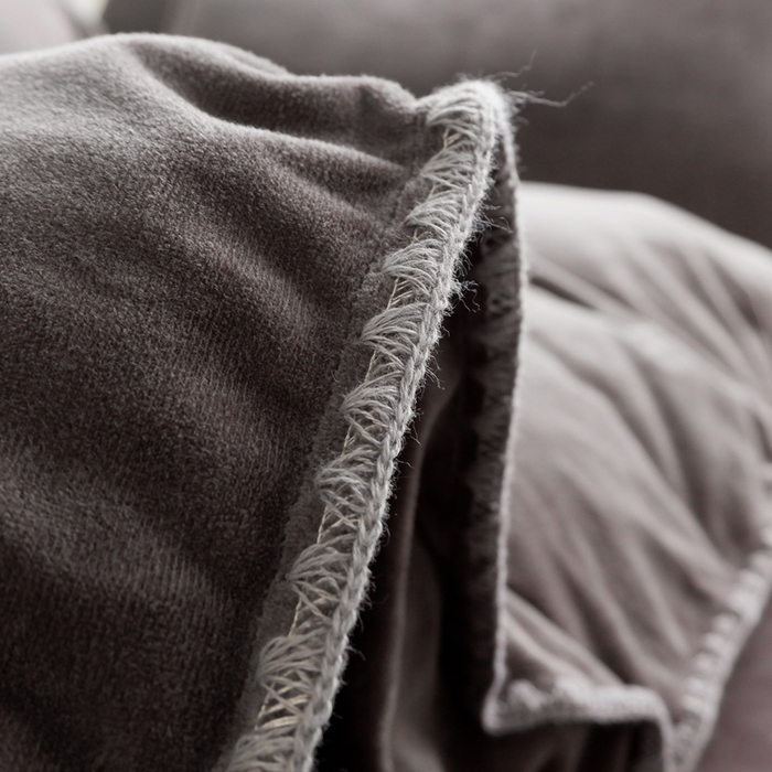 91家纺网 家纺一手货源 找家纺 啊雅家居 2026新款贝壳边宝宝绒四件套 贝壳黑灰