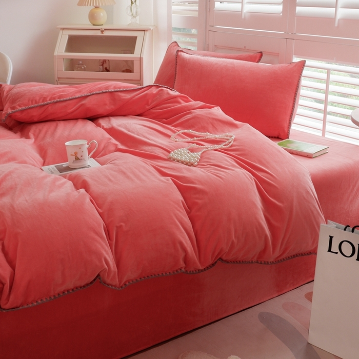 91家纺网 家纺一手货源 找家纺 啊雅家居 2026新款贝壳边宝宝绒四件套 贝壳玫红