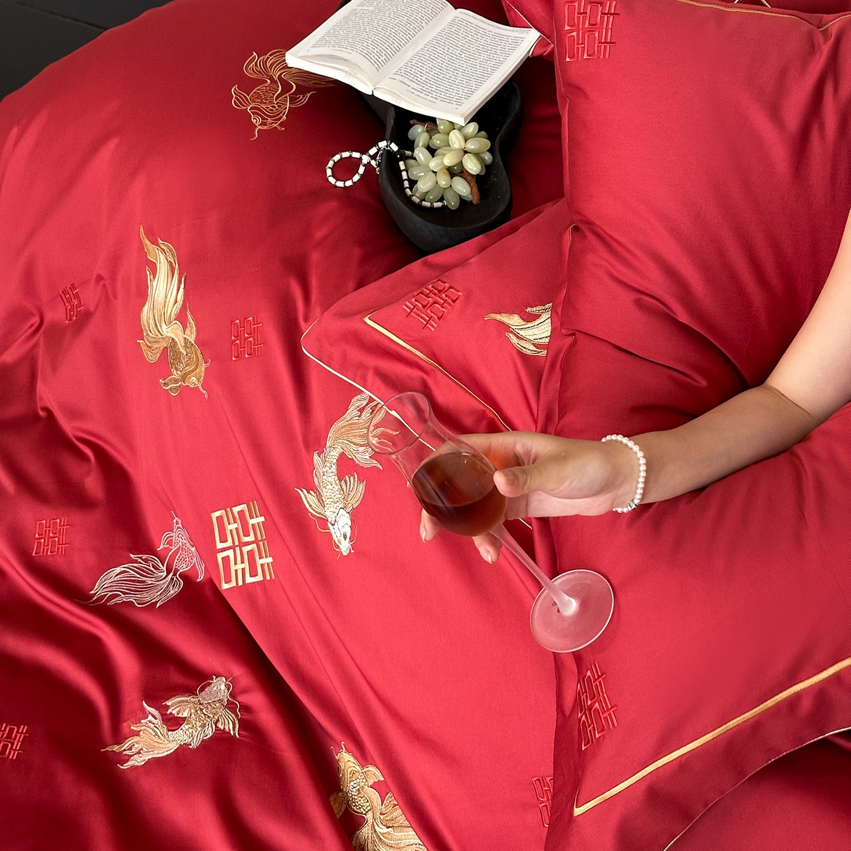 91家纺网 家纺一手货源 找家纺 （总）西西家居 2026新款大红婚庆100支长绒棉独家专版四件套-锦鲤报喜