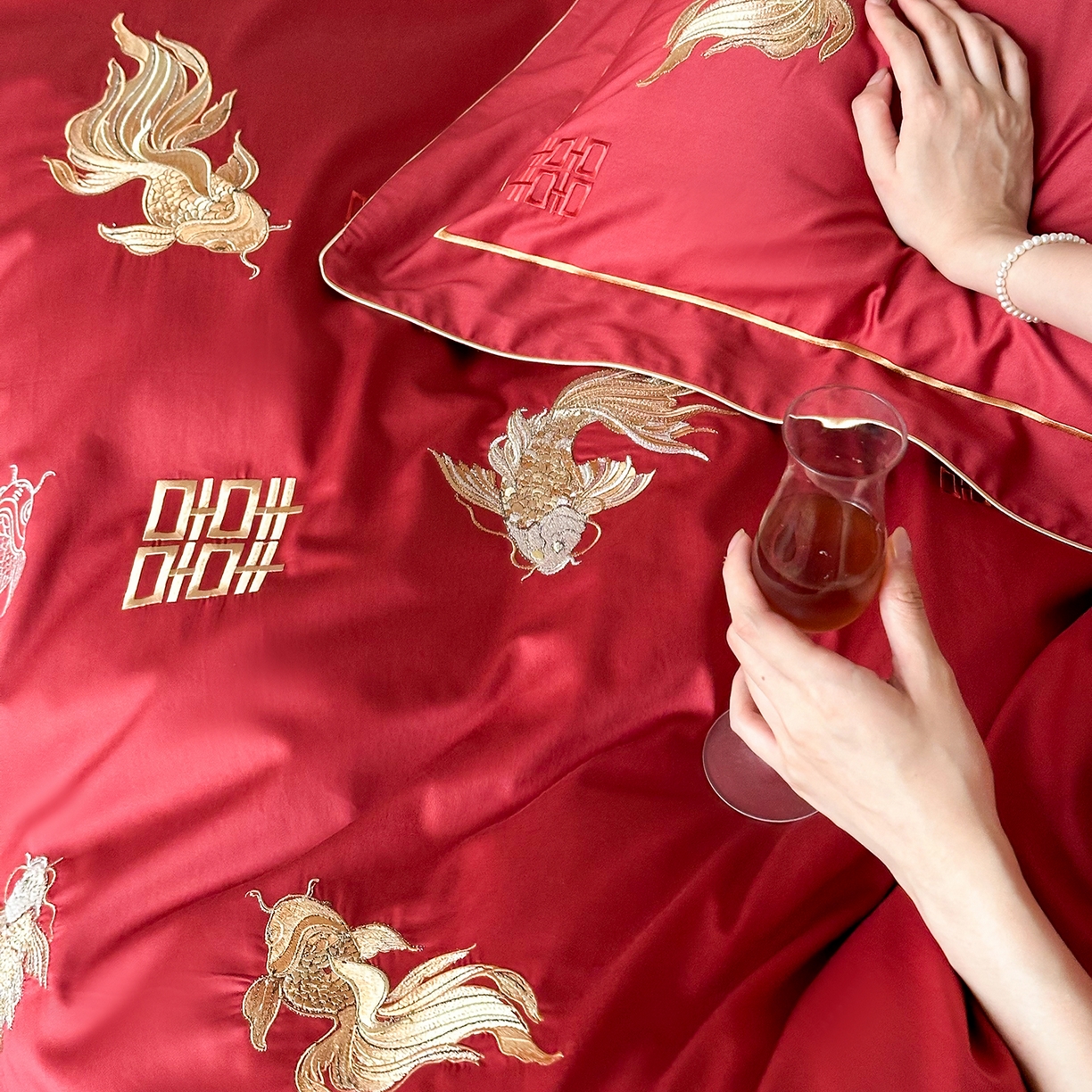 91家纺网 家纺一手货源 找家纺 （总）西西家居 2026新款大红婚庆100支长绒棉独家专版四件套-锦鲤报喜