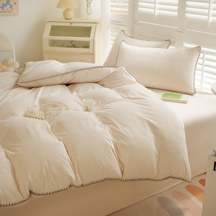 91家纺网 家纺一手货源 找家纺 啊雅家居 2026新款贝壳边宝宝绒四件套 贝壳乳白