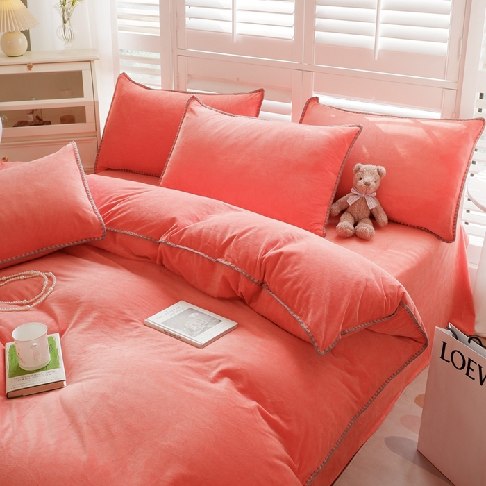 91家纺网 家纺一手货源 找家纺 啊雅家居 2026新款贝壳边宝宝绒四件套 贝壳砖红