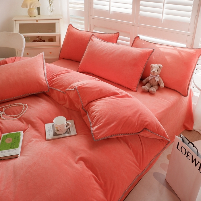 91家纺网 家纺一手货源 找家纺 啊雅家居 2026新款贝壳边宝宝绒四件套 贝壳砖红