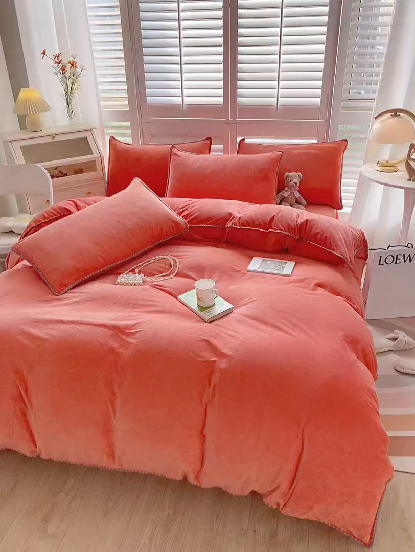 91家纺网 家纺一手货源 找家纺 啊雅家居 2026新款贝壳边宝宝绒四件套 贝壳砖红