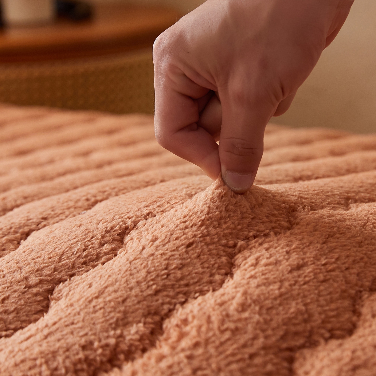 91家纺网 家纺一手货源 找家纺 月茶家纺 2026新款高克重羊羔绒床垫垫子 咖色