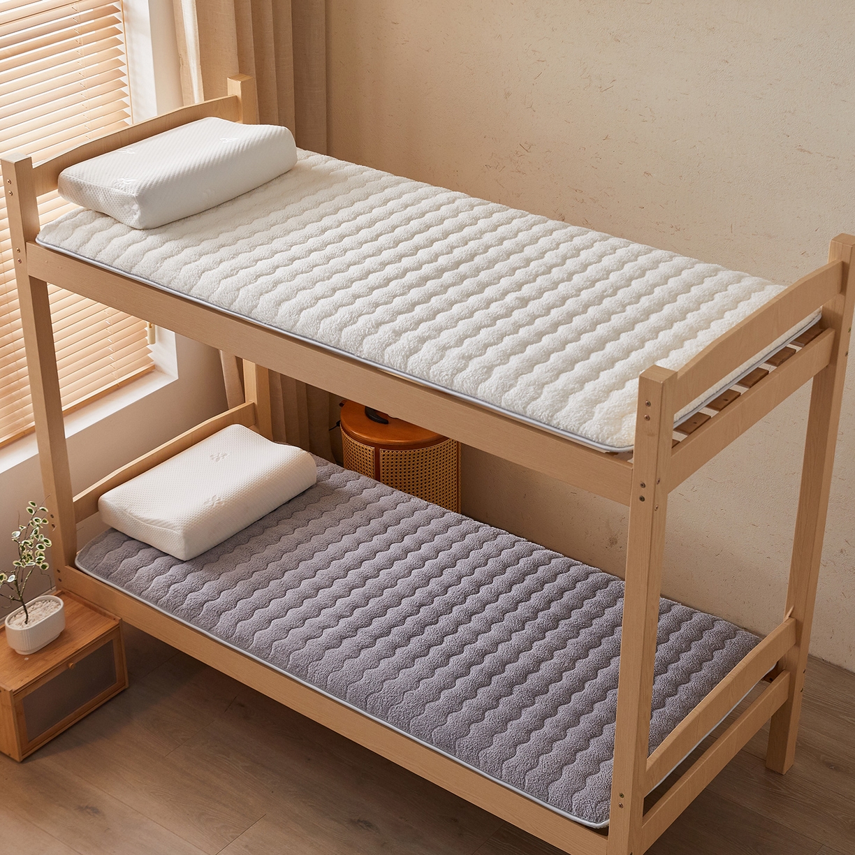 91家纺网 家纺一手货源 找家纺 月茶家纺 2026新款高克重羊羔绒床垫垫子 灰色