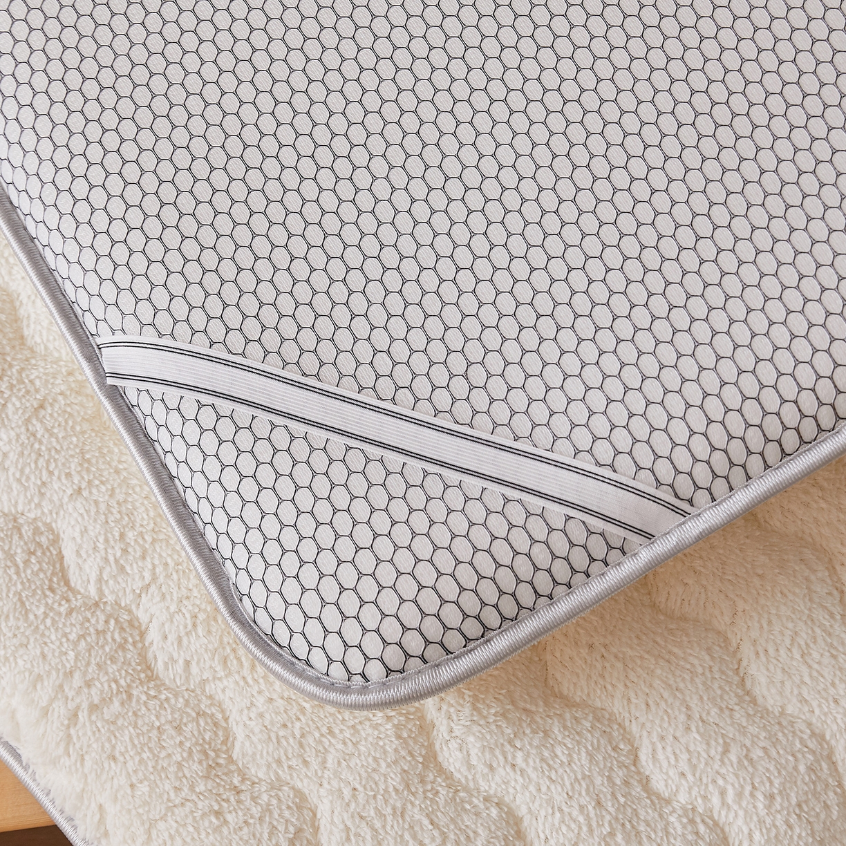 91家纺网 家纺一手货源 找家纺 月茶家纺 2026新款高克重羊羔绒床垫垫子 白色