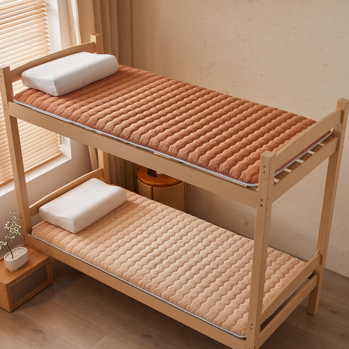 91家纺网 家纺一手货源 找家纺 月茶家纺 2026新款高克重羊羔绒床垫垫子 驼色