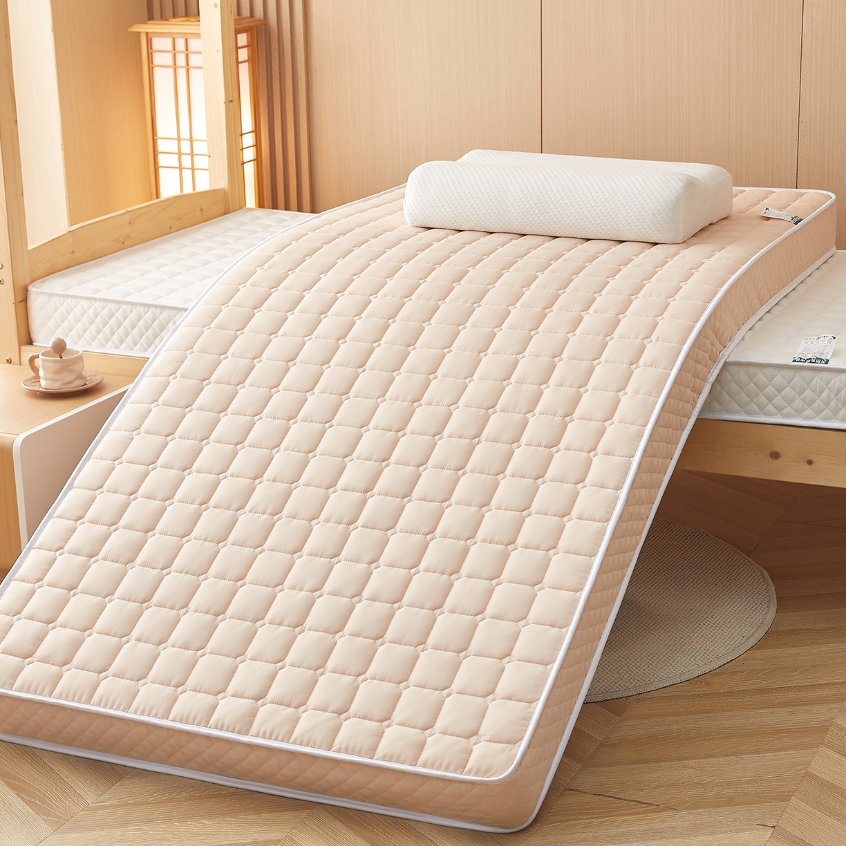 91家纺网 家纺一手货源 找家纺 月茶家纺 2026新款学生款立体面包格床垫 驼色