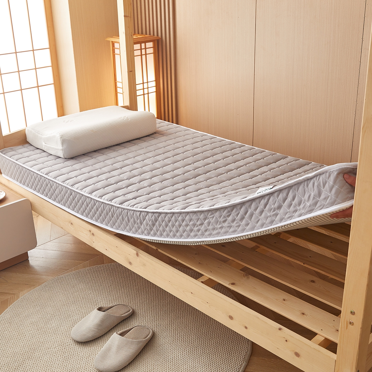 91家纺网 家纺一手货源 找家纺 月茶家纺 2026新款学生款立体面包格床垫 灰色