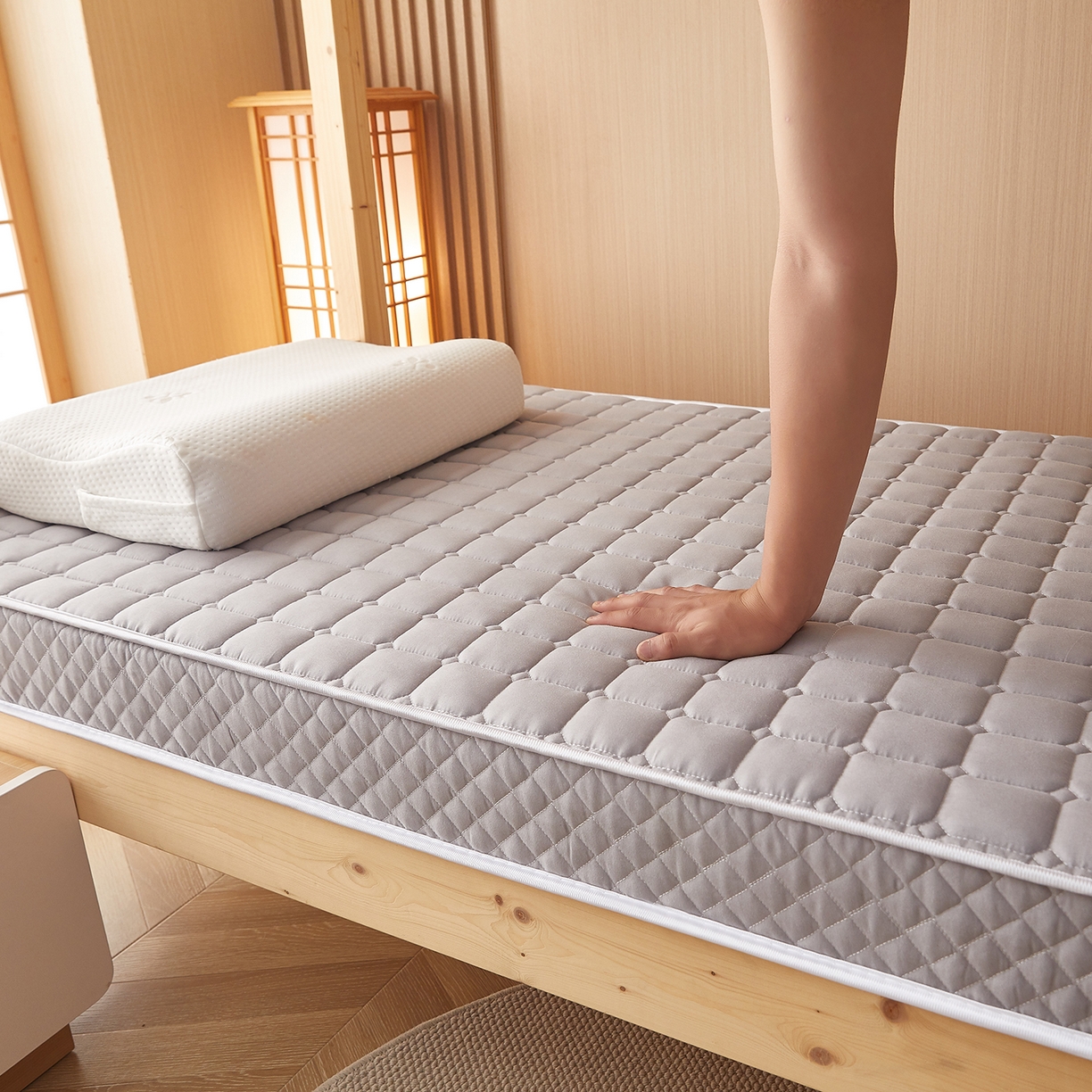 91家纺网 家纺一手货源 找家纺 月茶家纺 2026新款学生款立体面包格床垫 灰色