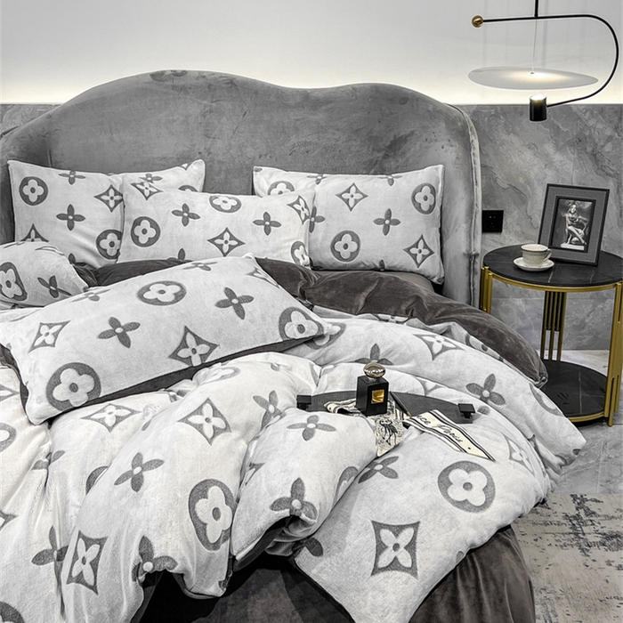 91家纺网 家纺一手货源 找家纺 （总）啊雅家居 2026新款雕花绒加宝宝绒四件套床单款床笠款