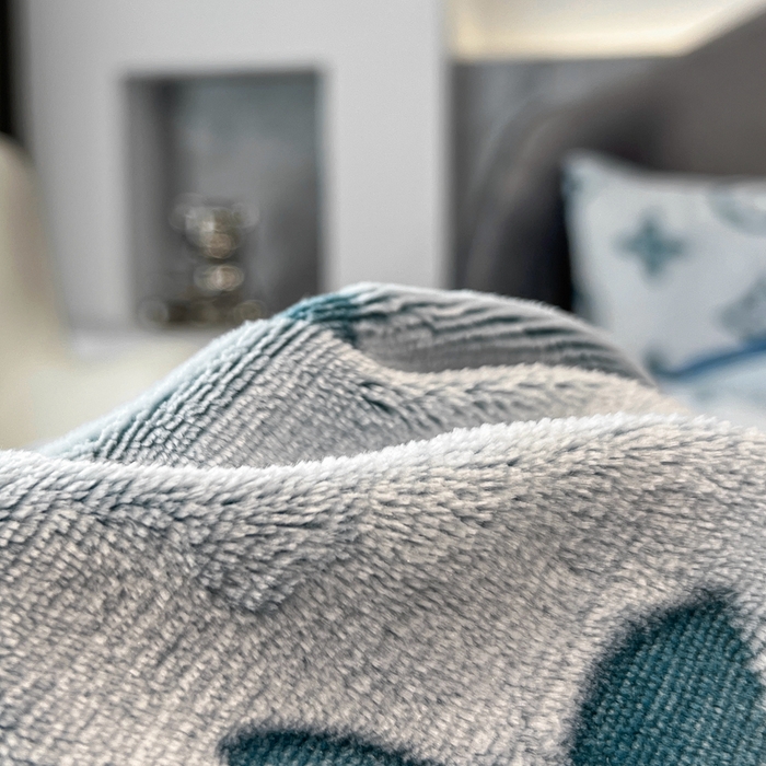 91家纺网 家纺一手货源 找家纺 啊雅家居 2026新款雕花绒加宝宝绒四件套床单款床笠款 点雕绿