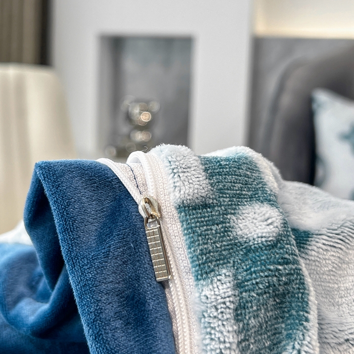 91家纺网 家纺一手货源 找家纺 啊雅家居 2026新款雕花绒加宝宝绒四件套床单款床笠款 点雕绿