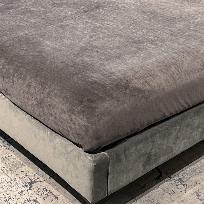 91家纺网 家纺一手货源 找家纺 啊雅家居 2026新款雕花绒加宝宝绒四件套床单款床笠款 点雕棕